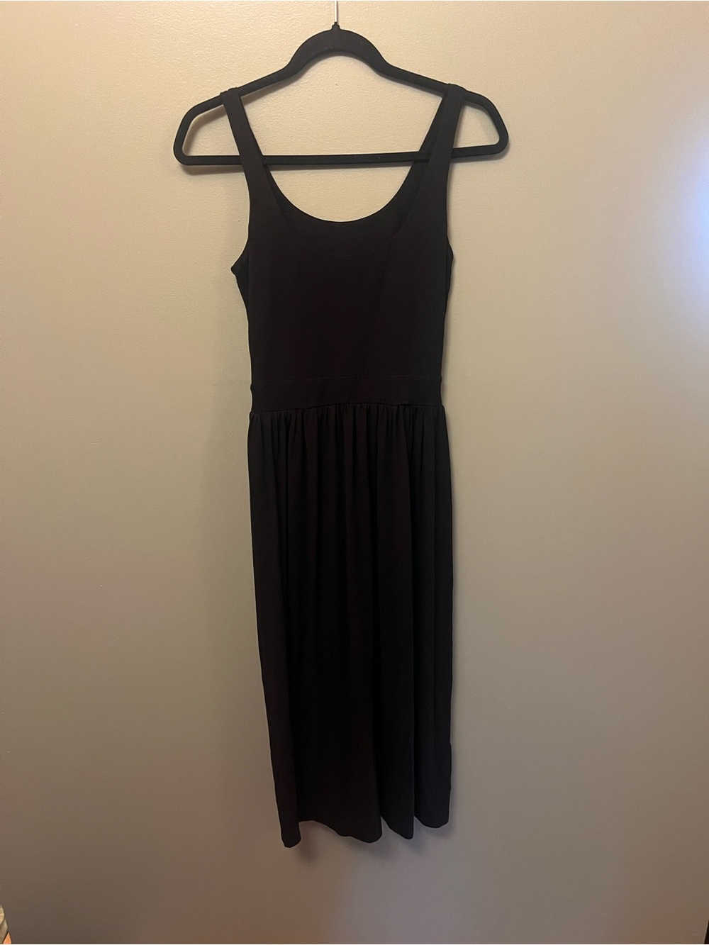Classic Black Sleeveless Midi Dress - Women